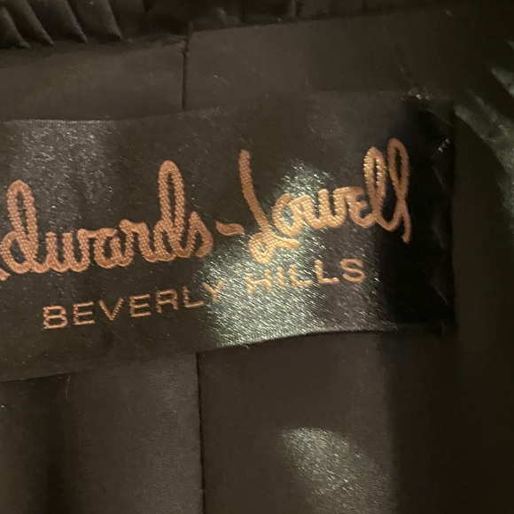 Elegant Black Fur Coat - Picture 3 of 5